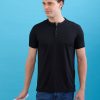 Status Quo Men'S Solid Slim Fit V-Neck T-Shirt