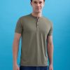 Status Quo Men'S Solid Slim Fit V-Neck T-Shirt